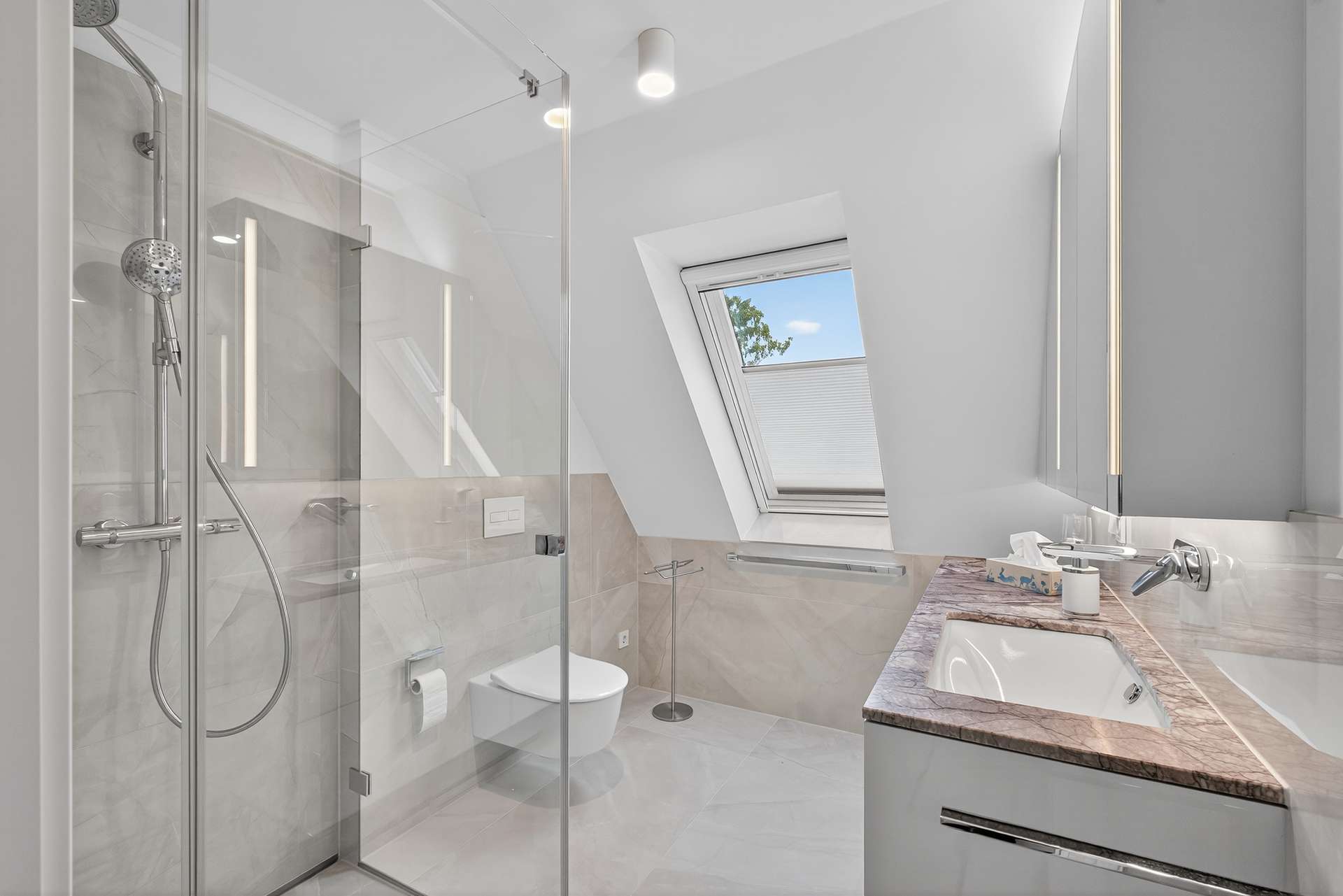 Bad-1-von-2-Spitzboden-SZ275