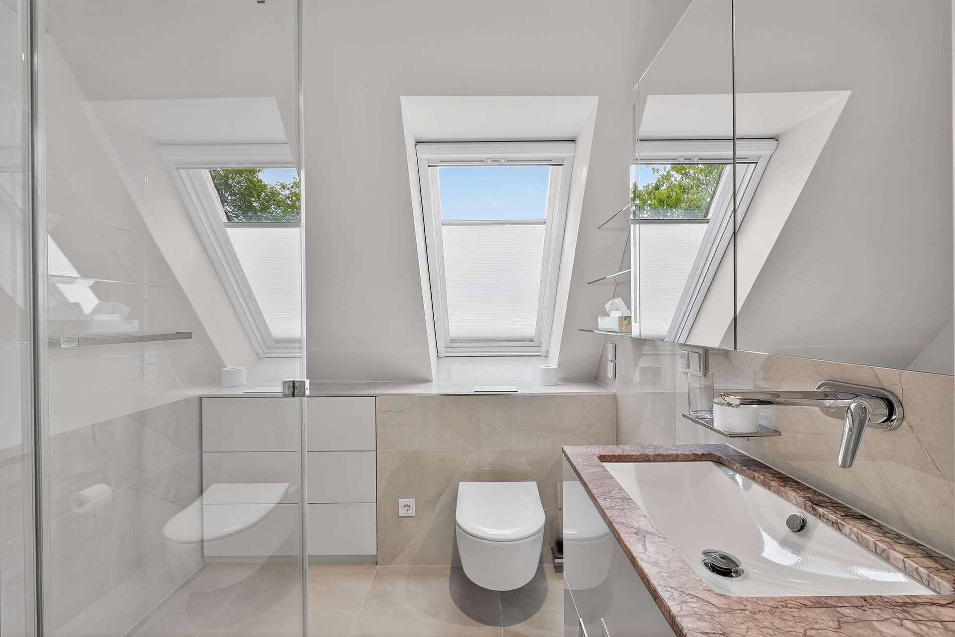 Bad-1-von-2-oben-SZ275