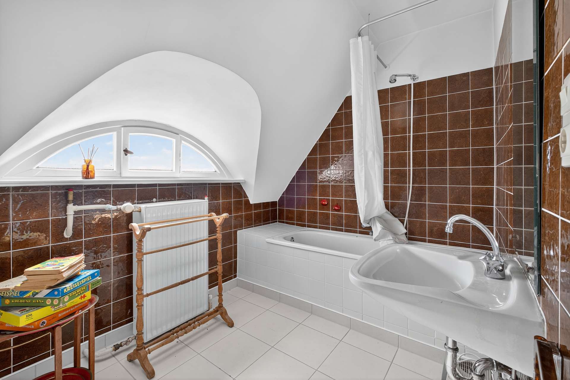 Bad-im-Dachgeschoss-SZ264