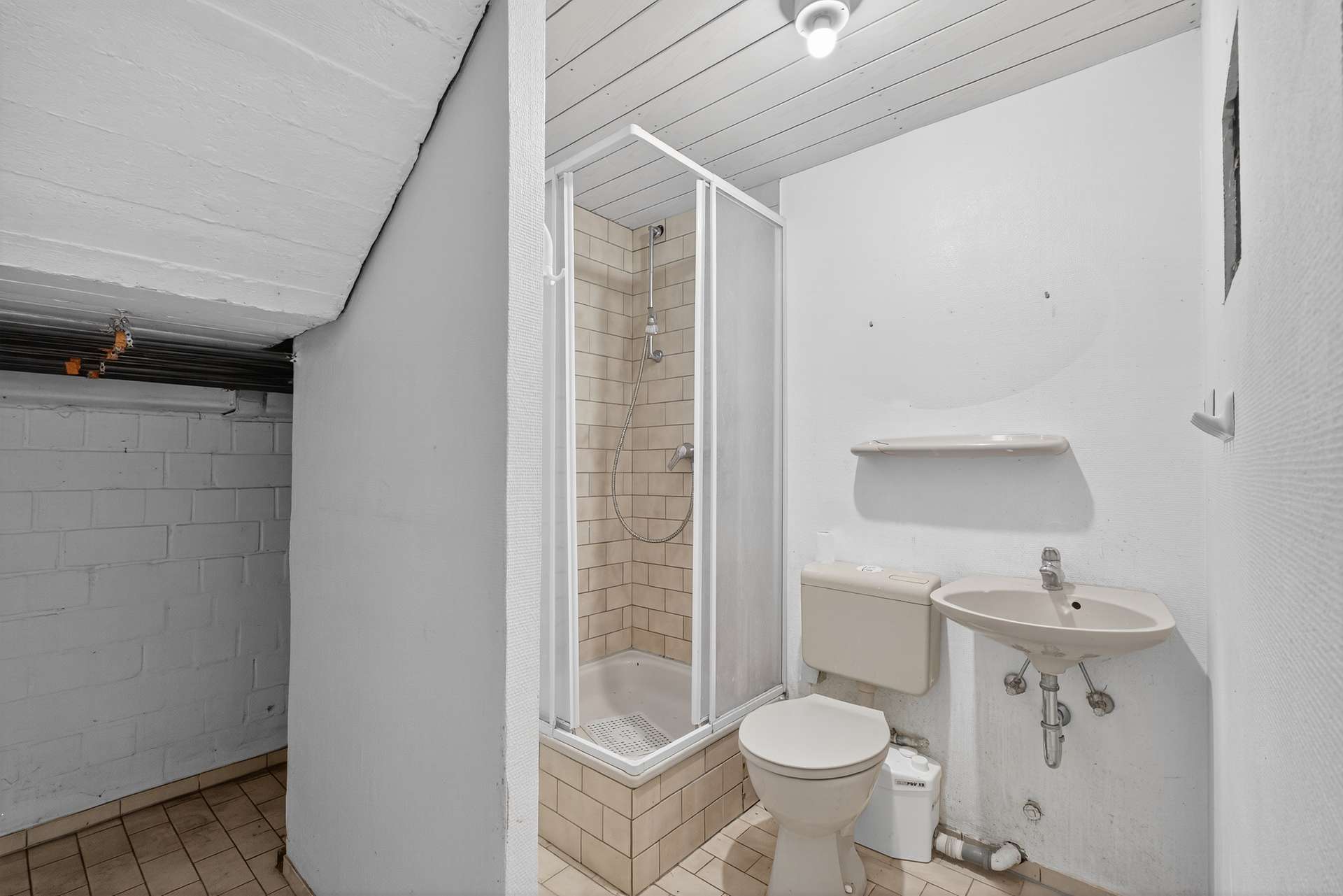 Bad-in-Einlieger-SZ273