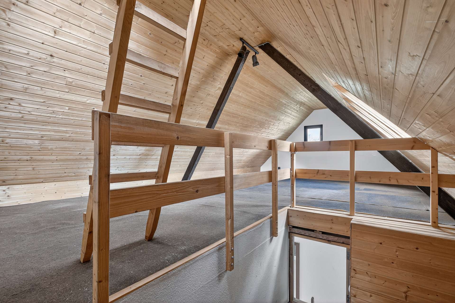 Dachgeschoss-SZ273-1