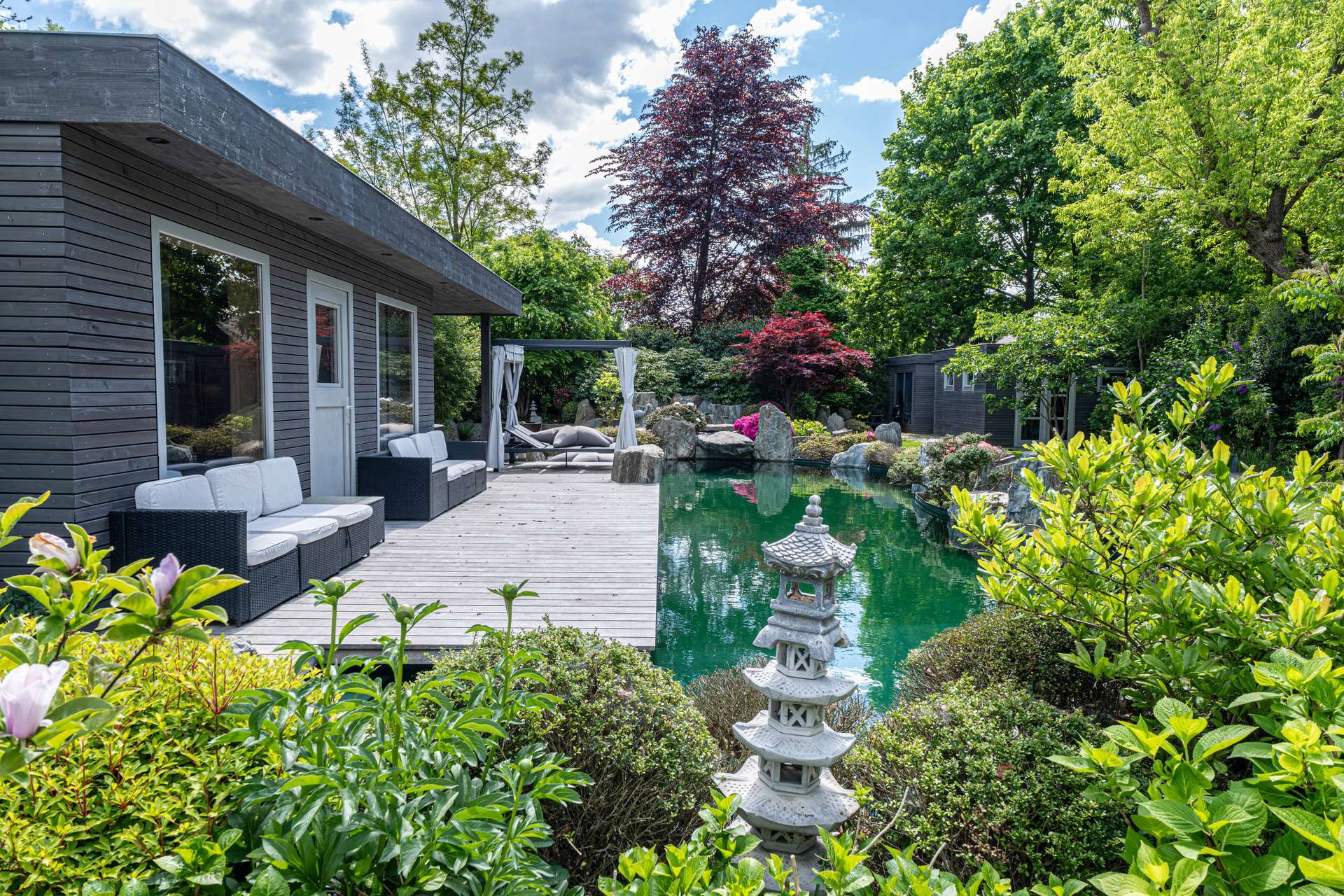 Naturpoool-mit-Steg-SZ259