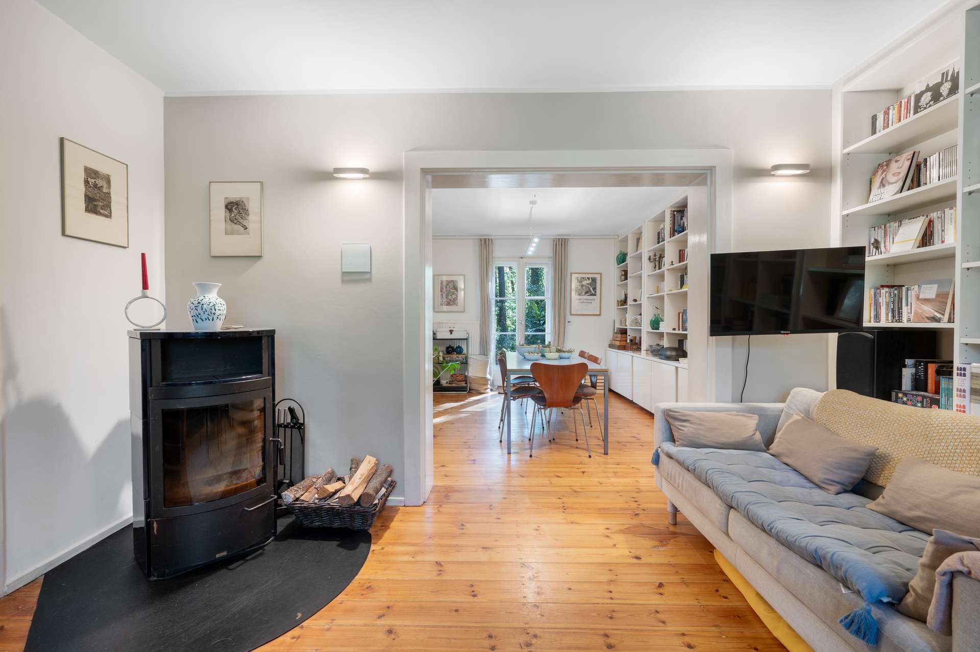 Wohnzimmer-mit-Kamin-SZ292