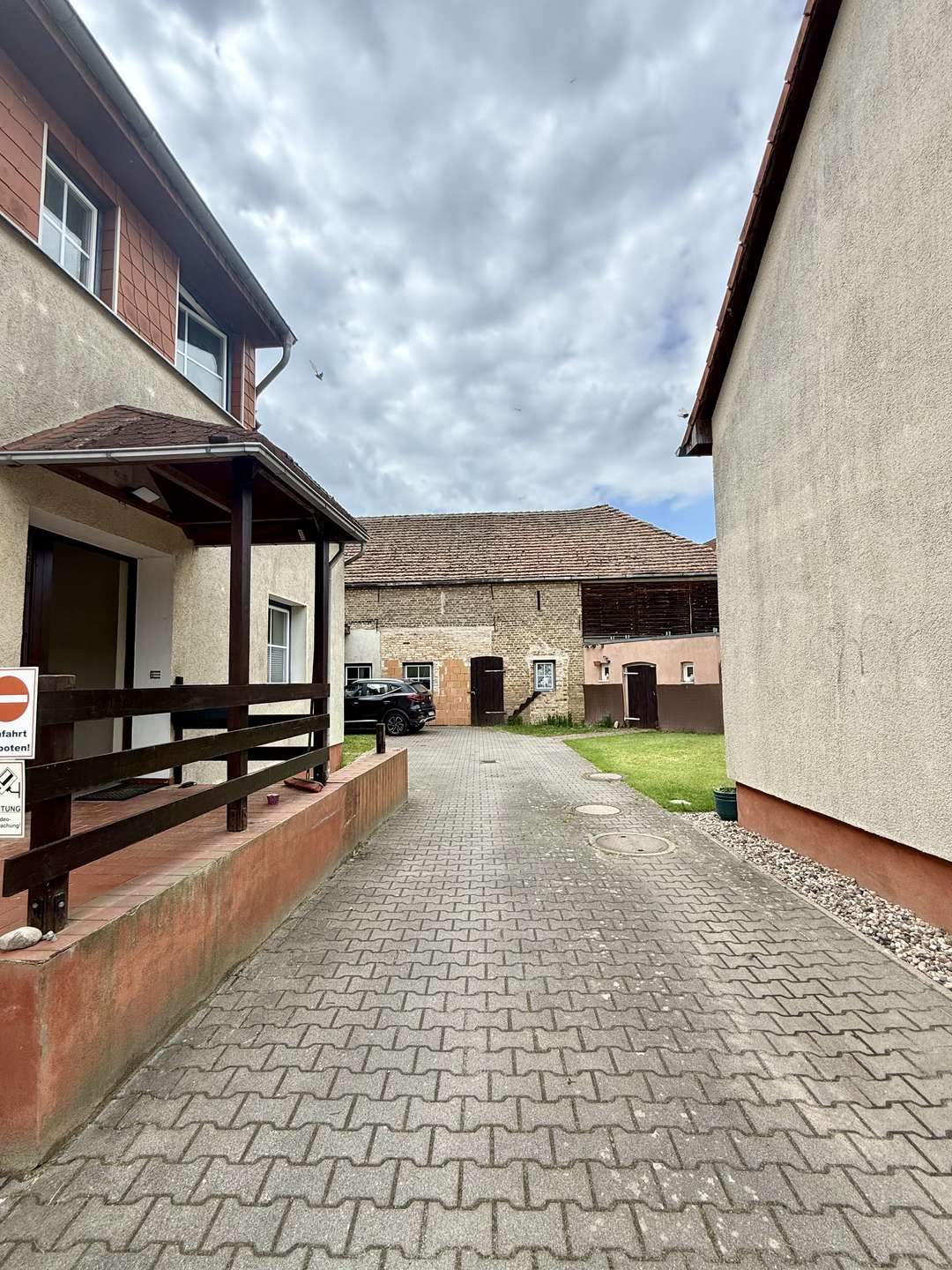 Zugang-Dreiseitenhof-SZ293